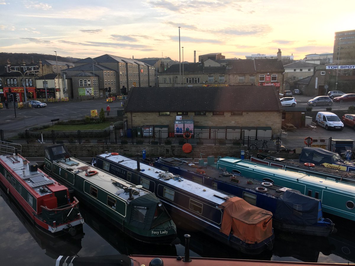 electric_indigo's tweet photo. #hotelroomview #huddersfield #ElectricSpringFestival geisha and foxy lady right in front of my room... https://t.co/TWP2yuBrHO