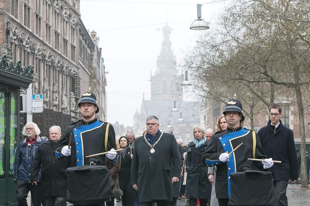 DFM_Nijmegen's tweet photo. Syste, Frank en Niels gingen namens @DFM_Nijmegen voor in de herdenkingsstoet @gem_Nijmegen #22021944 #nijmegenherdenkt #bombardament https://t.co/IzkiV4po4y