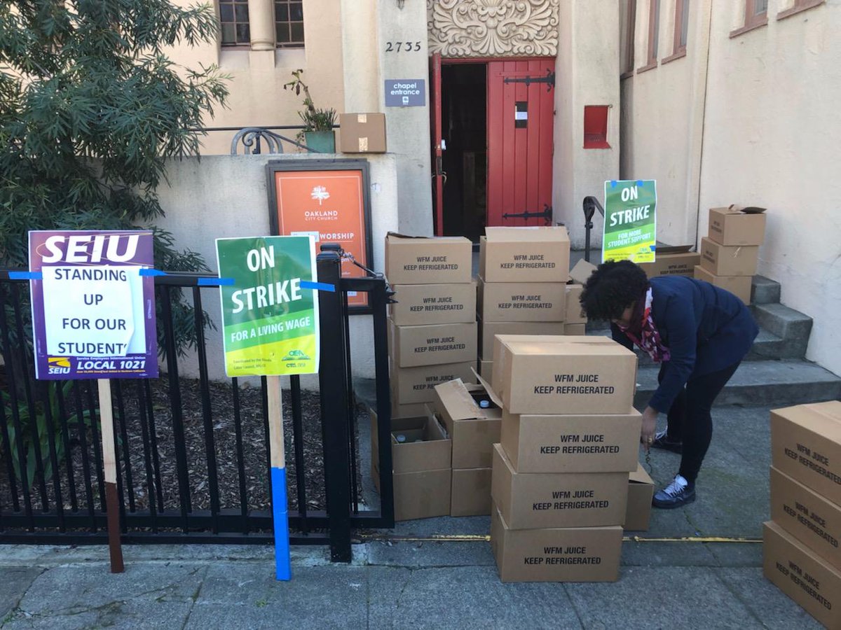 replateyourmeal's tweet image. Replate has partnered with @UrbanRemedy, @Imperfectfruit and #BreadForEd to bring teachers and students nutritious foods during the #OaklandTeachersStrike. #EveryoneEats