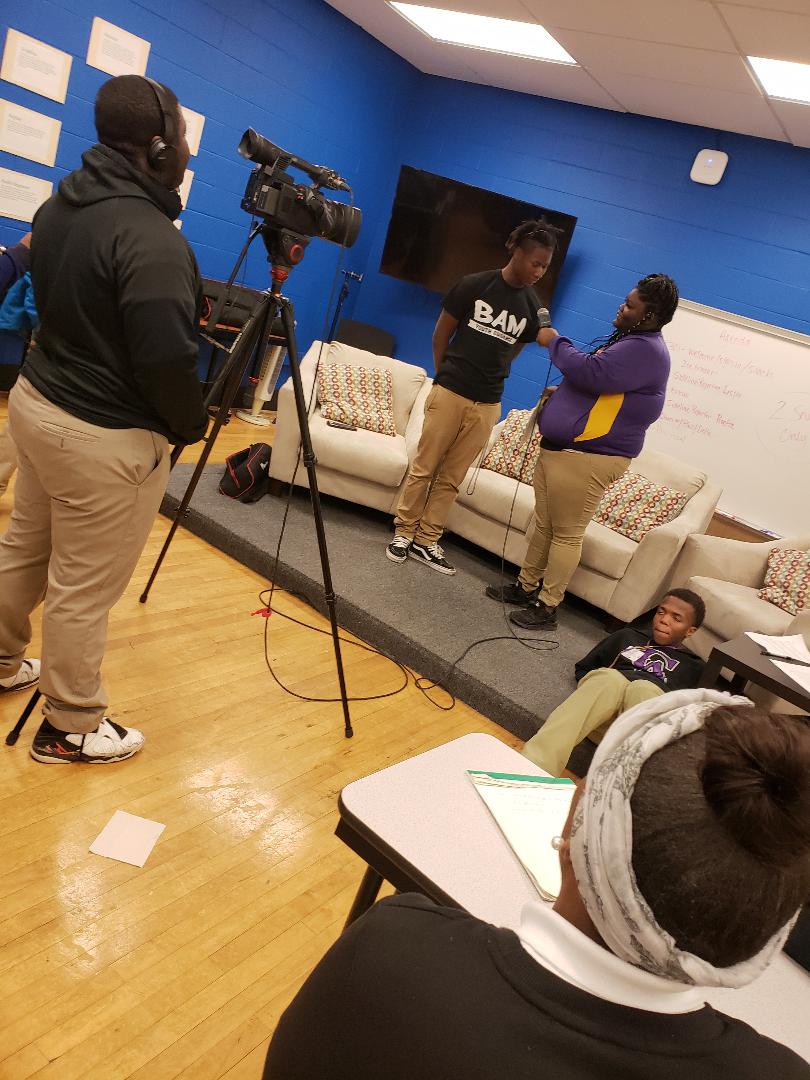 HoopsHIGHFSM's tweet photo. The #Apprentice crew practicing some #Sideline #reporting techniques. #HoopsHIGH #AfterSchoolMatters https://t.co/pEVDicY3TV