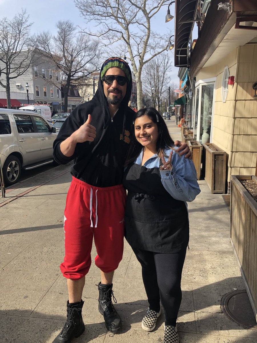 loserluz's tweet photo. Guys... Jon Bernthal came to my job........... AND IT WAS REALLY COOL SERVING HIM https://t.co/12mwN7MjSQ