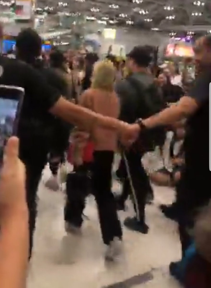 D0Bo7pmVYAENiZJ.jpg