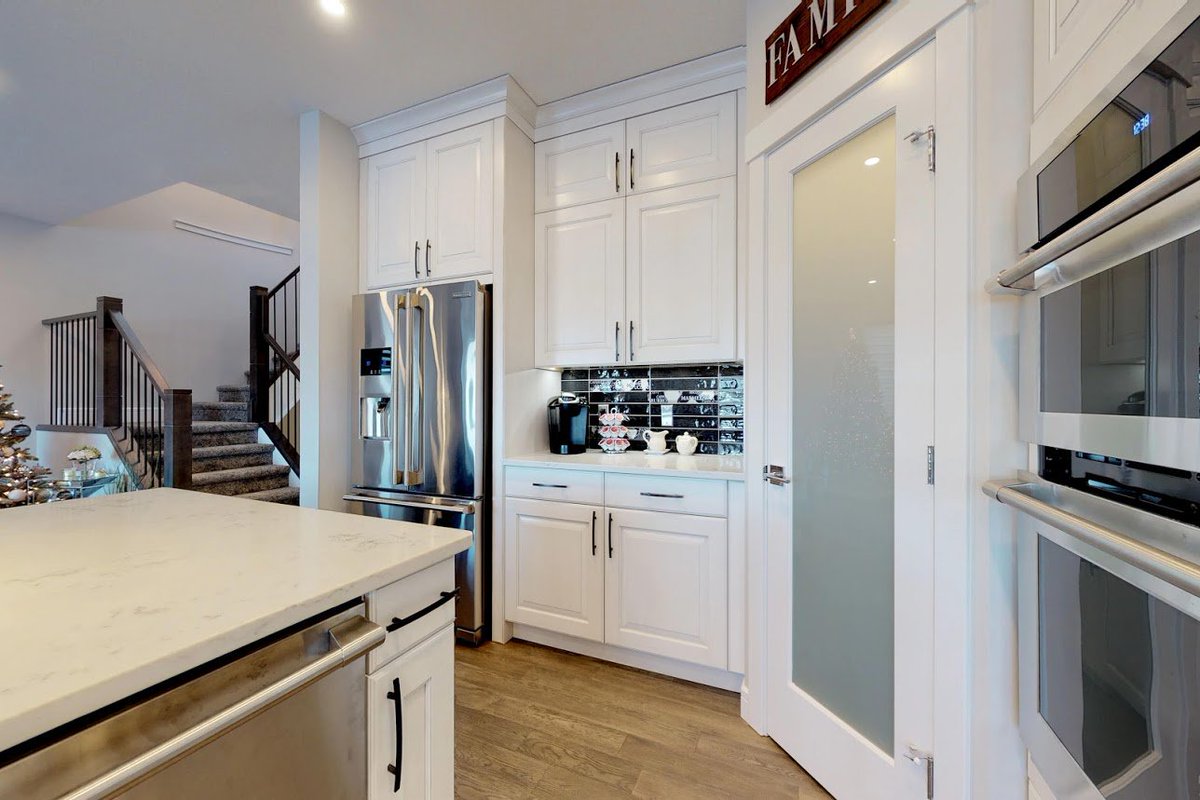 BethpageHomes's tweet photo. What type of dinner parties would you host with a kitchen like this??!!

#bethpage #yeg #kitchen #boutiquehome #dinnerparty #host https://t.co/pjpGCKjFh3