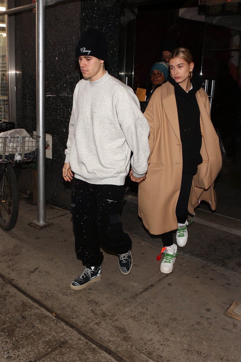 ___JBNews's tweet photo. 21 de Febrero | #JustinBieber y #HaileyBaldwin juntos anoche en Nueva York. https://t.co/hRSeO1pBcm