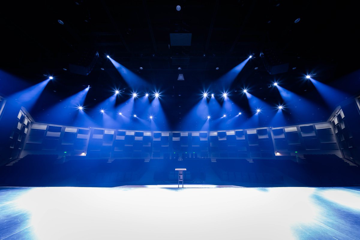 altmanlighting's tweet photo. We can't help but get that #FridayFeeling looking at the #PHX 250W #LED luminaires installed by the AVL integration specialists PRODUCTION/co in the new sanctuary #lightingdesign for #ChristPlaceChurch. #altmanlighting #theatricallighting #ledlighting #bringingimaginationtolight https://t.co/WHrt2Pl5Pf