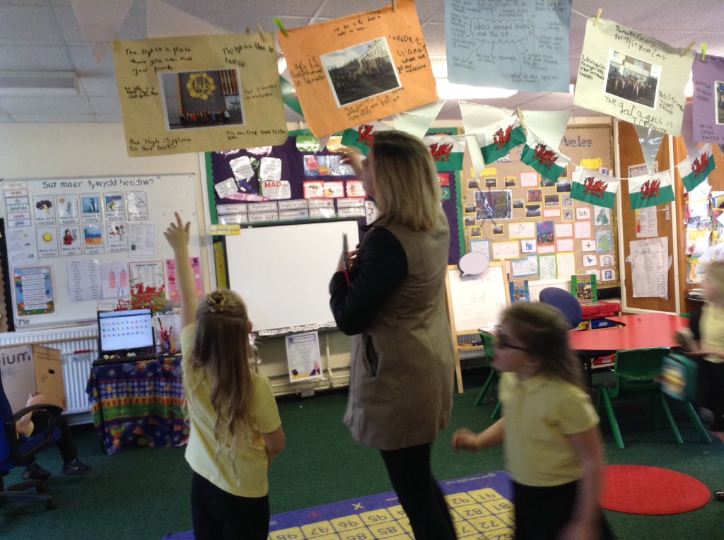 StAlbansSchool1's tweet photo. Thank you to all the #sacpsy2 parents and carers who came to our engagement event this afternoon. We hope you enjoyed looking at your child's geography work from this half term #sacpspeng #sacpsgeography https://t.co/ZPQxkzi613