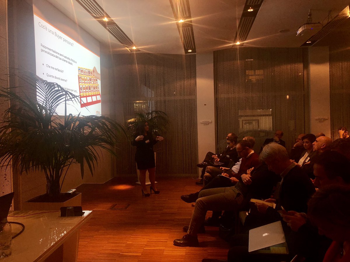 Job to be done e customer persona design con la brillante <a href="/StefaniaCarone/">Stefania Carone</a> ✨#becomeadigitaleader #dbb #BADL2019