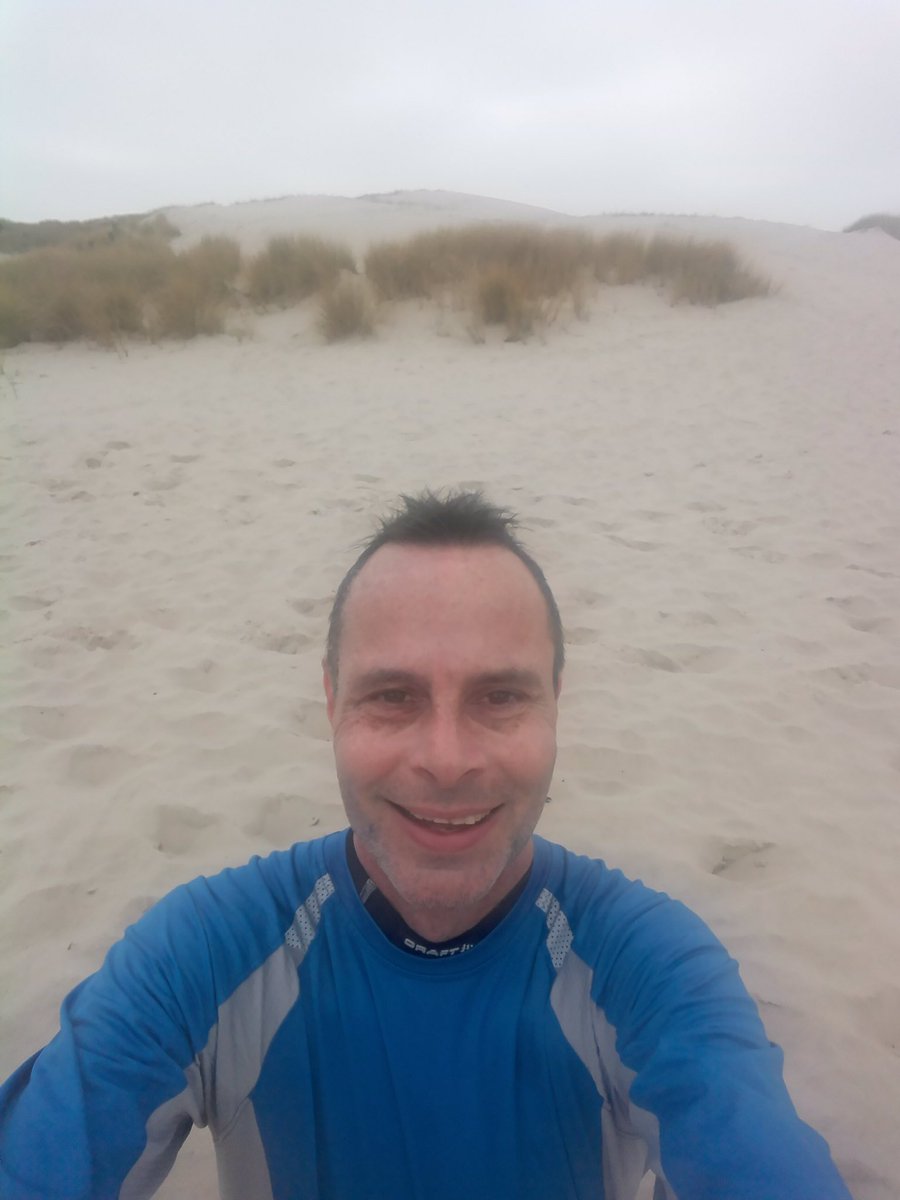 ikrendusikben's tweet photo. Dit was vandaag mijn speeltuin. De duinen bij Schoorl. Drieenhalf uur gerend en 35 km gedaan als voorbereiding op de @ZestigvanTexel. @Lopen_is_leuk @runningplus @loopmaatjes https://t.co/KjmSg8nDtR