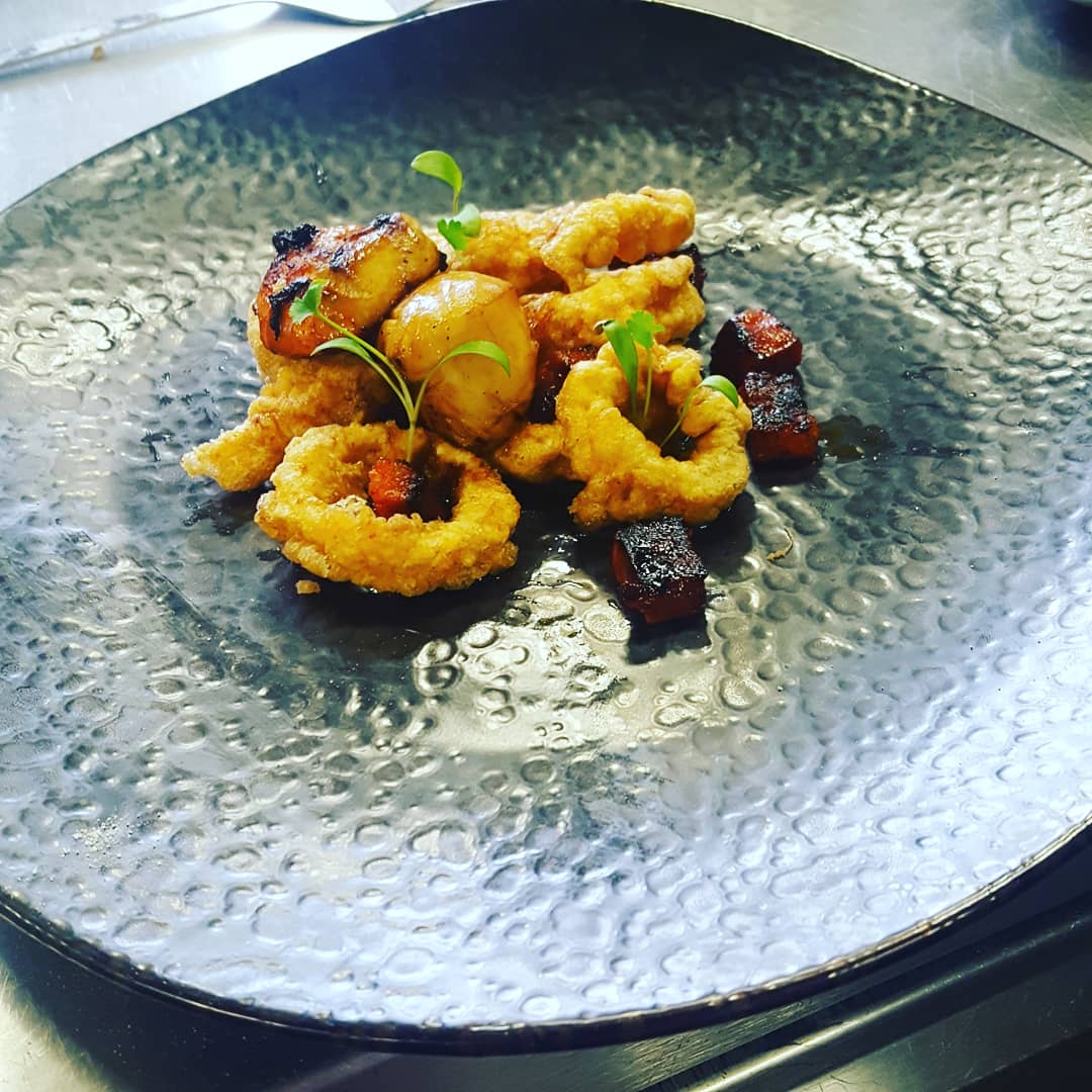 AWARE_NESS_'s tweet photo. Here is my fried calamari with scallop, chorizo and garlic aioli and a Spanish omelette on the right #cheflife #Chef #foodie #foodgram #culinary #instagood #foodgasm #Cooking #finedining https://t.co/zrB8h5ByKd