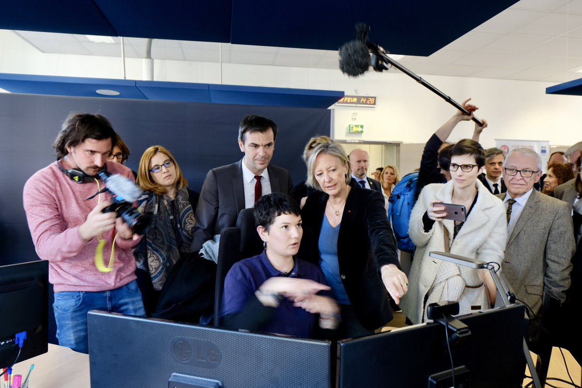 UNISDA_STT's tweet image. Plus de 10 ans après le décret de 2008, les appels d’urgence en chat et en LSF, c’est (enfin !) possible grâce à @Urgence114 Nouveau service lancé aujourd’hui à Grenoble avec @s_cluzel et @olivierveran