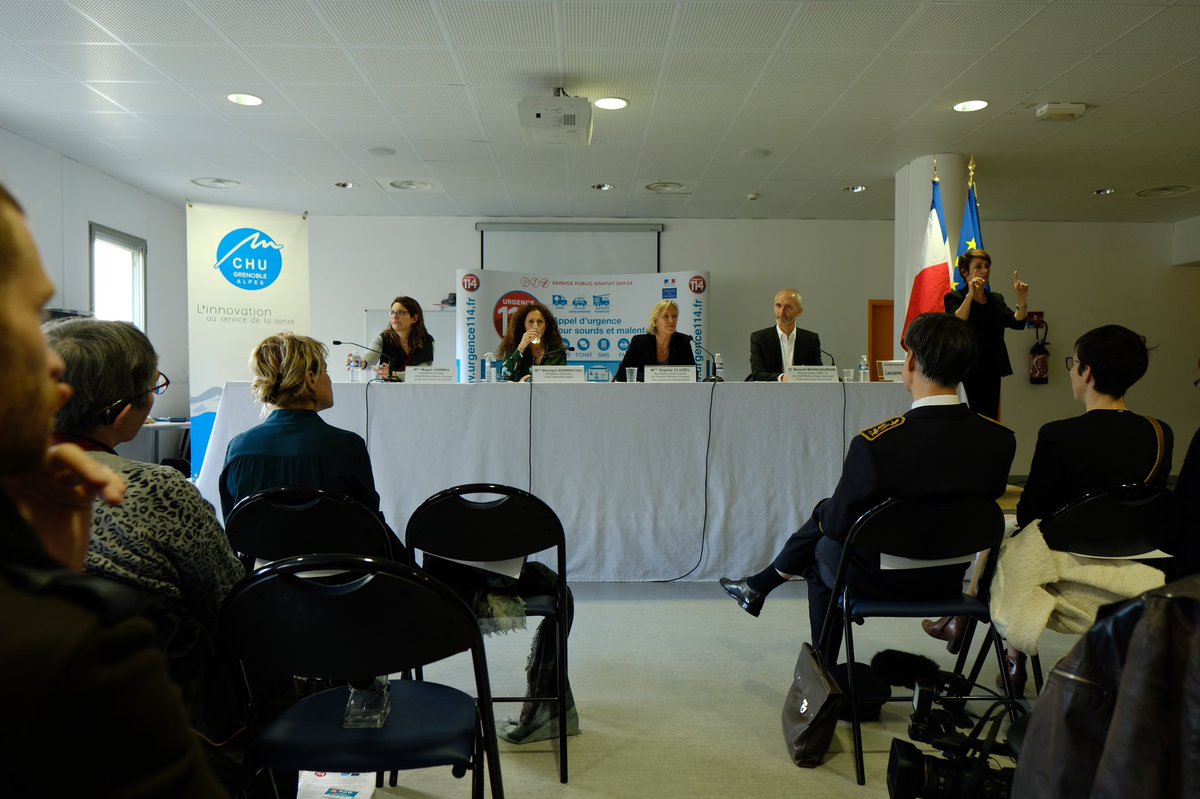 UNISDA_STT's tweet image. Plus de 10 ans après le décret de 2008, les appels d’urgence en chat et en LSF, c’est (enfin !) possible grâce à @Urgence114 Nouveau service lancé aujourd’hui à Grenoble avec @s_cluzel et @olivierveran