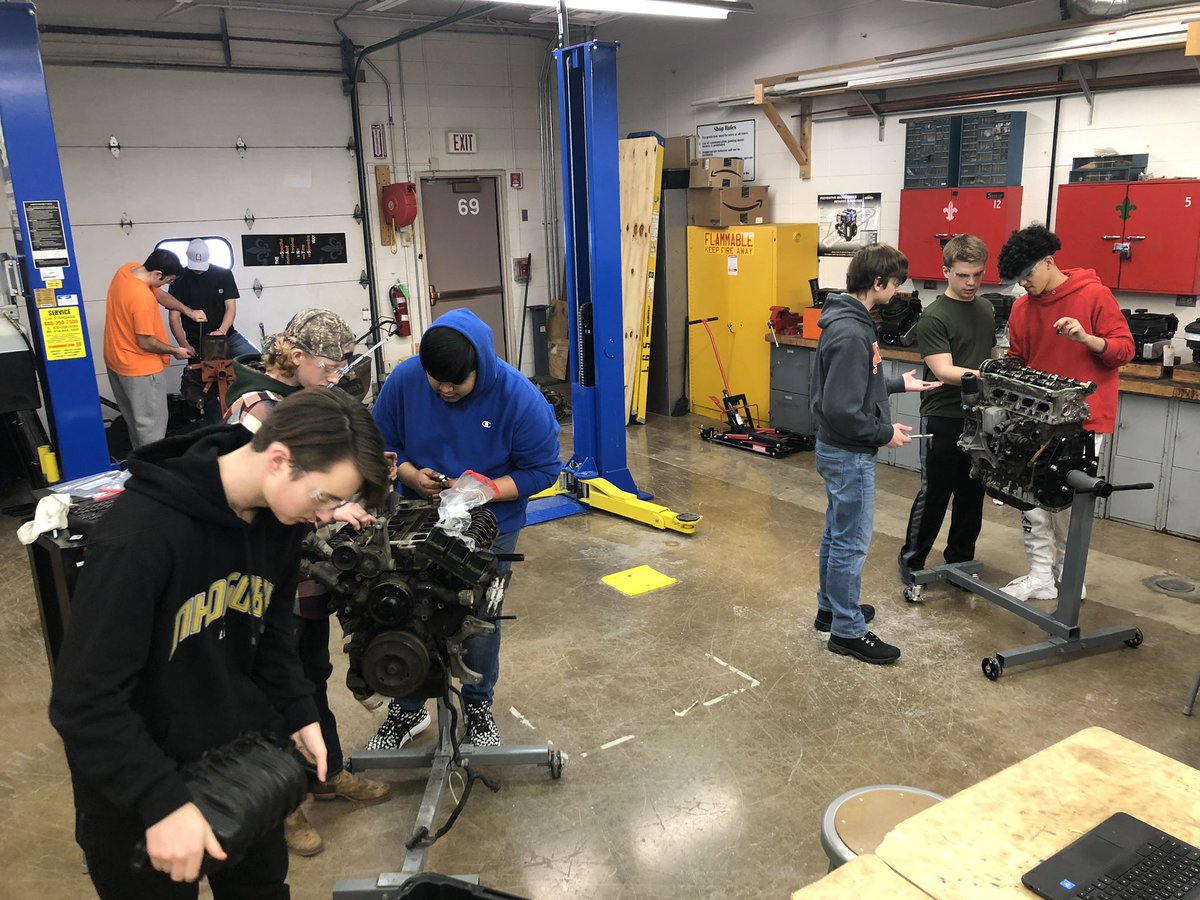 HussainAutos's tweet image. Students in my Auto 2 class tearing down! The blue engine is actually a personal motor that will be going back into my Supra. No pressure kids! :)
#EngineTeardown #Autos