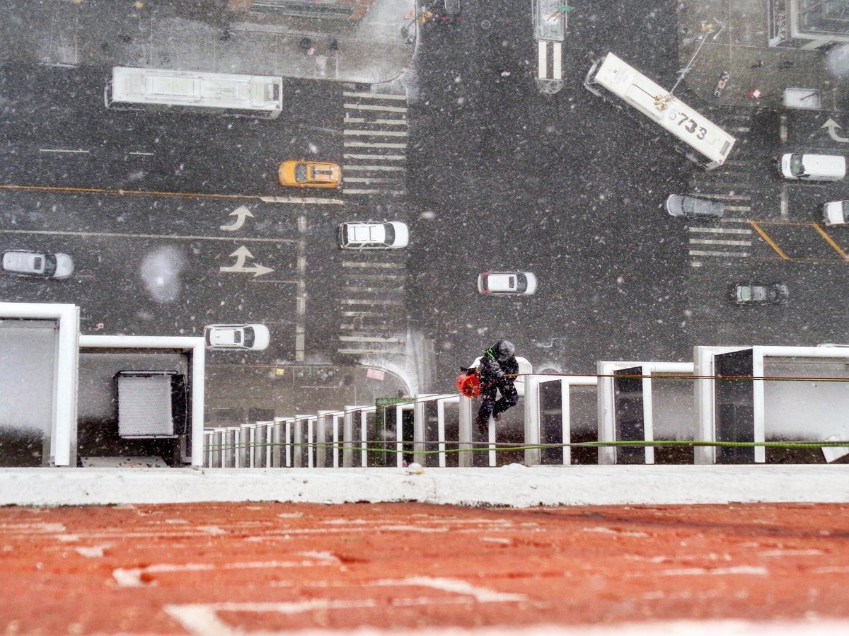 randpc's tweet image. What sudden snowstorm? We’re still working to keep your buildings and the people below Safe. Plus, the view is amazing from up here. #FacadeInspectionSafetyProgram #FISP #facadeinspections #LL11 #LocalLaw11 #ropeaccess #facadeinspections #ropeaccesslife  #RANDRopes #RANDatWork