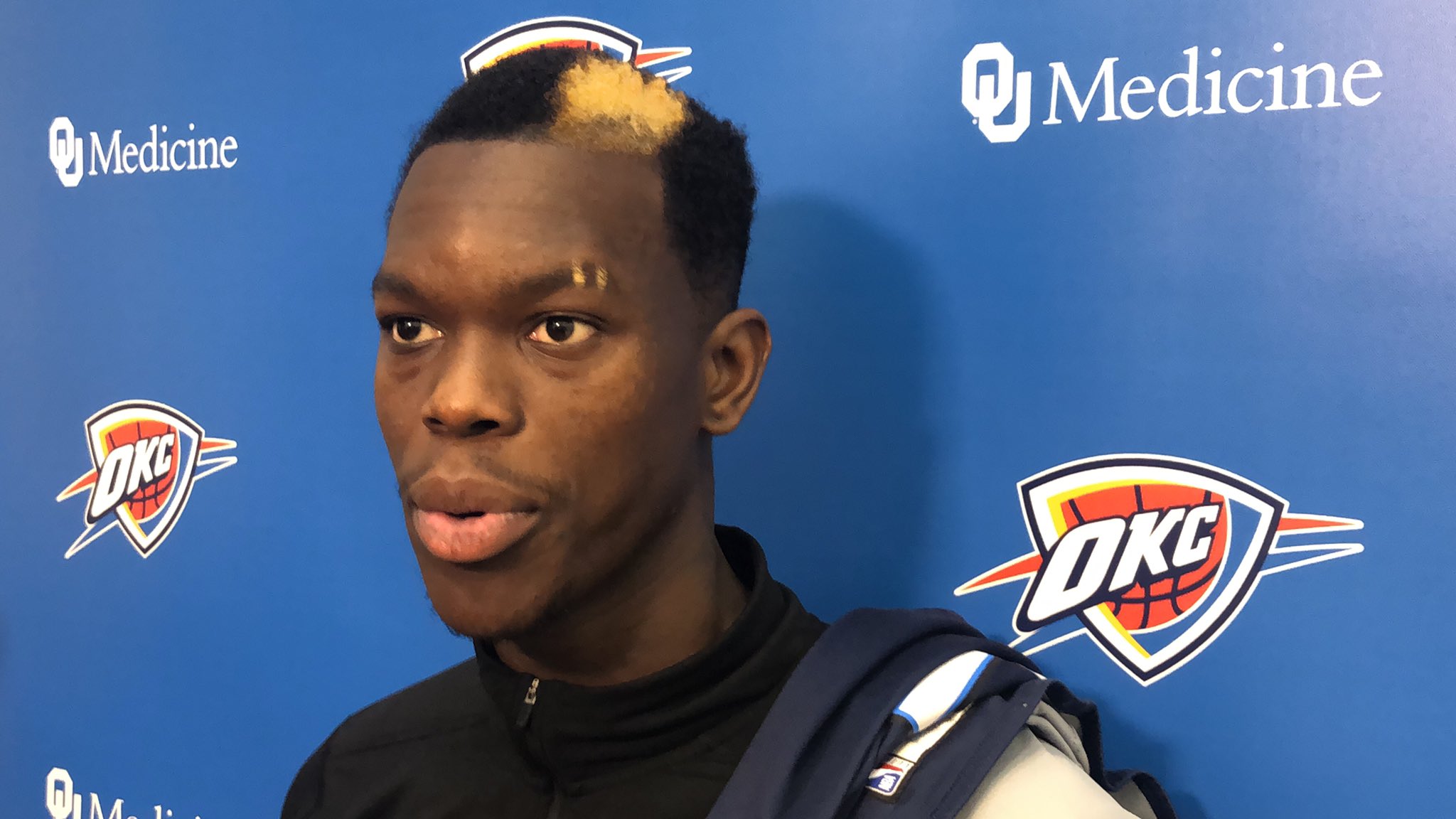 Brett Dawson on Twitter: "Dennis Schröder has brought back the gold patch  because of the birth of his baby. Eyebrow stripes to match.  https://t.co/ICVA6aZde0" / Twitter