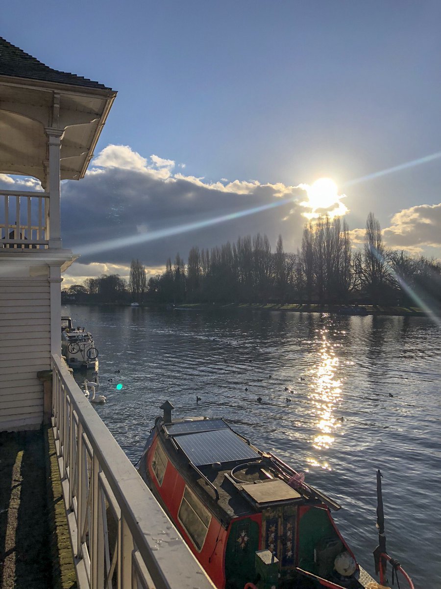 MyKingstonApp's tweet photo. A beautiful afternoon in #Kingston ☀️ Happy Friday everyone!

#LoveLocal https://t.co/39Nu7vV4dP