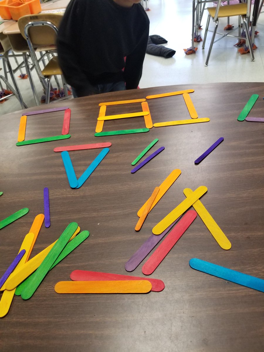 pmoylan1029's tweet photo. Shape exploration!! #firstgradeflow #mathrocks #MRES https://t.co/iwjfl69g5Q
