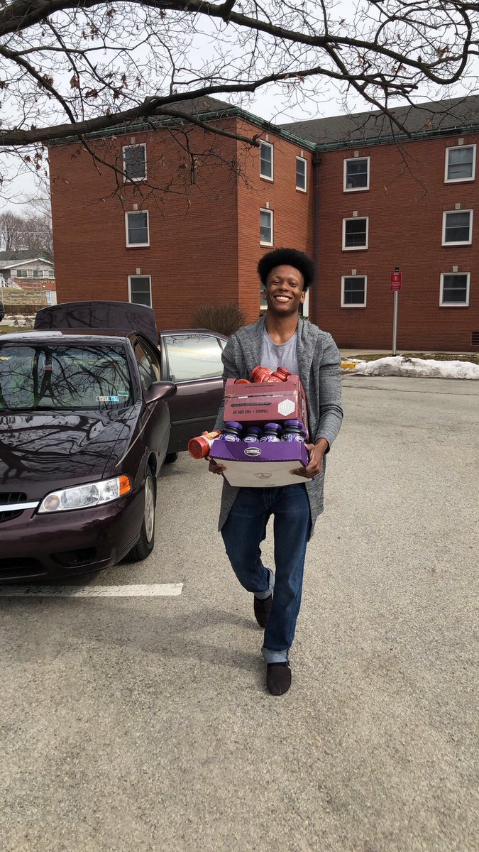 iupEORO's tweet photo. Restocking the pantry!
#HelpAHawk #IUPeoro #CrimsonCloset https://t.co/Z3iqvENpcc