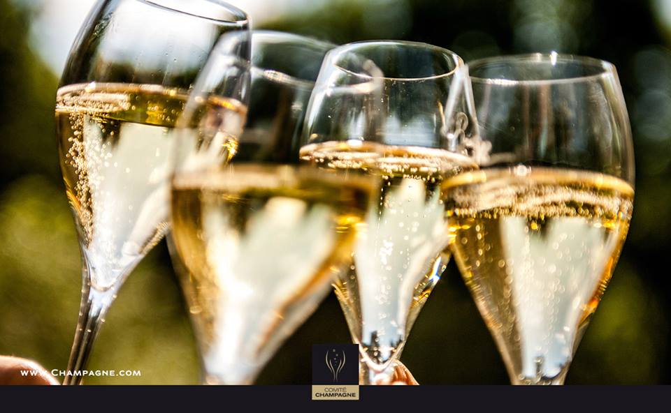 Champagne_IT's tweet photo. Sai perché lo #Champagne è il vino delle celebrazioni? Scoprilo qui: https://t.co/Qamn2SEchv https://t.co/ETzawVzJfg