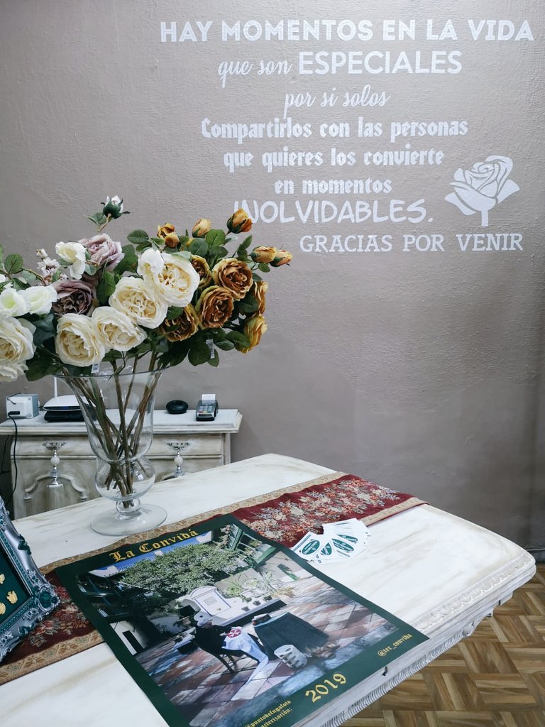 PAMFLORISTERIA's tweet photo. El primer cartel de tertulias ha llegado a nuestra tienda @ter_convida !!! Gracias https://t.co/iH7zwekYNG