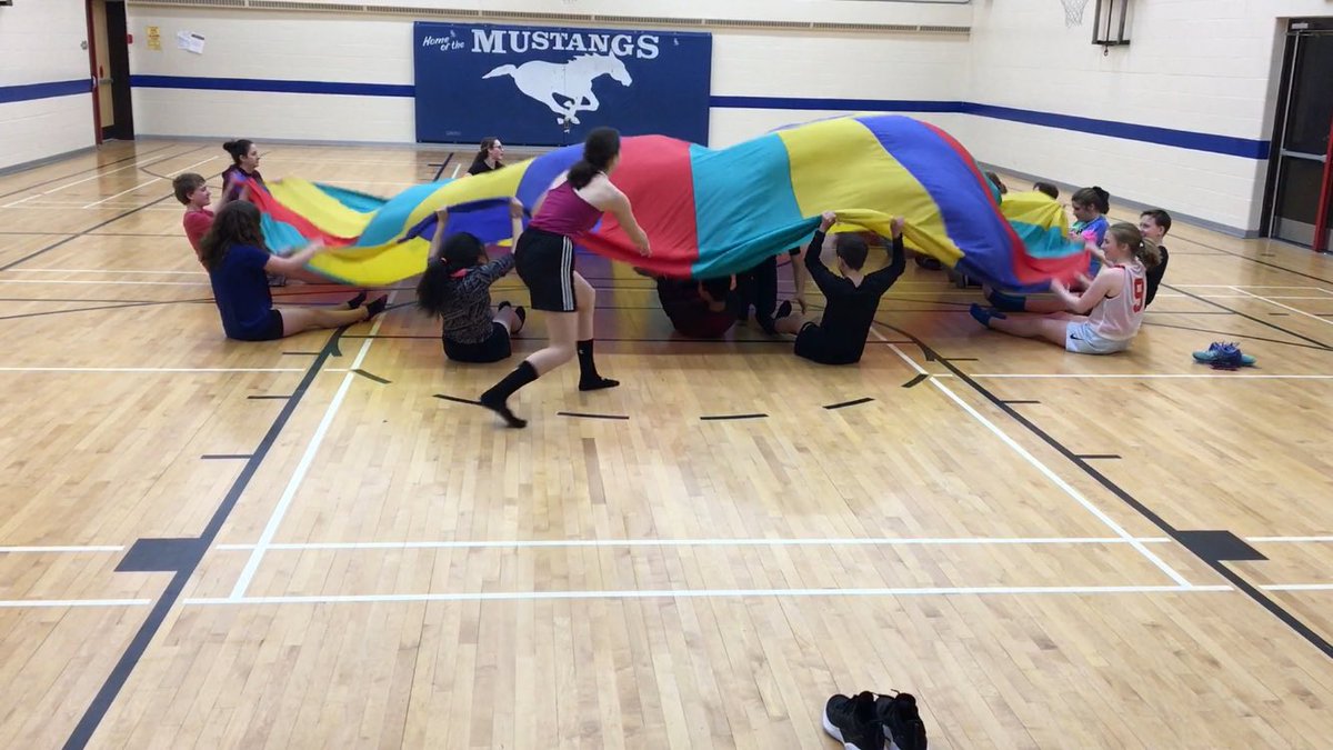 AHayes_class's tweet photo. You’re never to old for some parachute fun.  Laughed so hard my abs are going to hurt. @SMESBelleville https://t.co/3TihJdZu5q