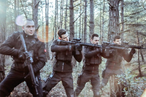 70. Bölüm fotoğraflarından 😉

#BurakSevinç #Söz #EyFet