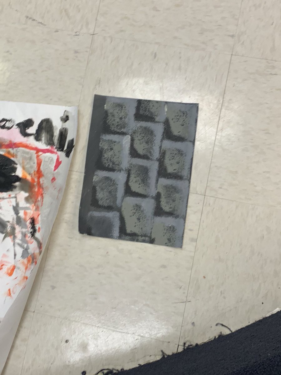 lcbtheatre's tweet image. Theatre Production students practice scenic painting techniques by making castle walls! @lcbirdprincipal #oneCCPS #BeTheU #ccpsperform