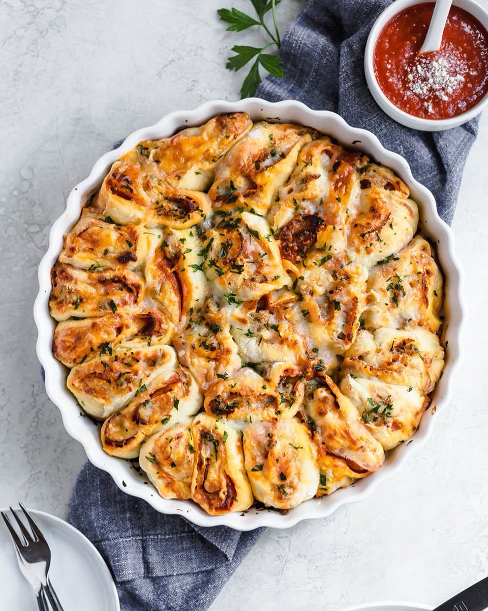 Pizza today, salad tomorrow 🥗🍕
And why not try something new today with this unique pizza roll from <a href="/grandbabycakes/">Kelly Mellert</a>!  They are a delicious and super simple recipe for game days or bite sized snacks for Friday nights!

#TantilloFoods #TantilloFresh #Tantillo #Macaroni #MacNChese