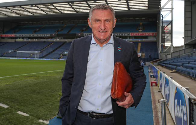 TalkOfEwood's tweet photo. โIf I had to fly to the moon I'd take Tony Mowbray, my captain, with me. He's a magnificent man.โ - Former Middlesbrough manager Bruce Rioch when asked about Tony Mowbray. #Rovers #TwoYearsOfTony https://t.co/n4NSaYipOY