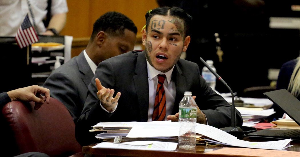 man_Purse10's tweet image. 6ix9ine: “I’m done snitchin.”                Judge: “You could still go to prison.”
6ix9ine: “Y’all ever notice Robert Kraft goes to massage parlors a lot?”
