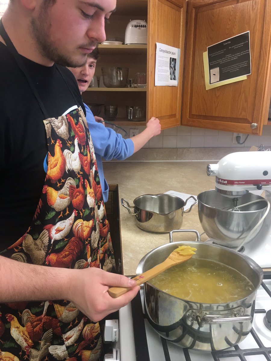 MrsYzar's tweet photo. Cross-curricular Education with our friends from the Ag Pathway๐ณ
They traveled up our way to prepare a little pasta Alfredo.
#learnsomethingnew #teachingfriends
#KSFCSed https://t.co/tY2GxN3WDQ