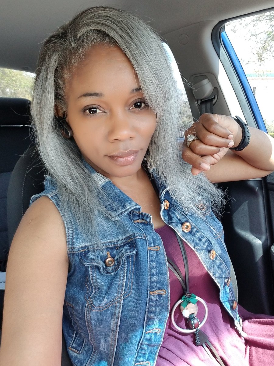 NoraPotts73's tweet image. Off work! Guess I'll go visit the sick and shut in today.  #TGIF #LetGodWork #MyTestimonyIsMyTruth #RightLightForASelfie