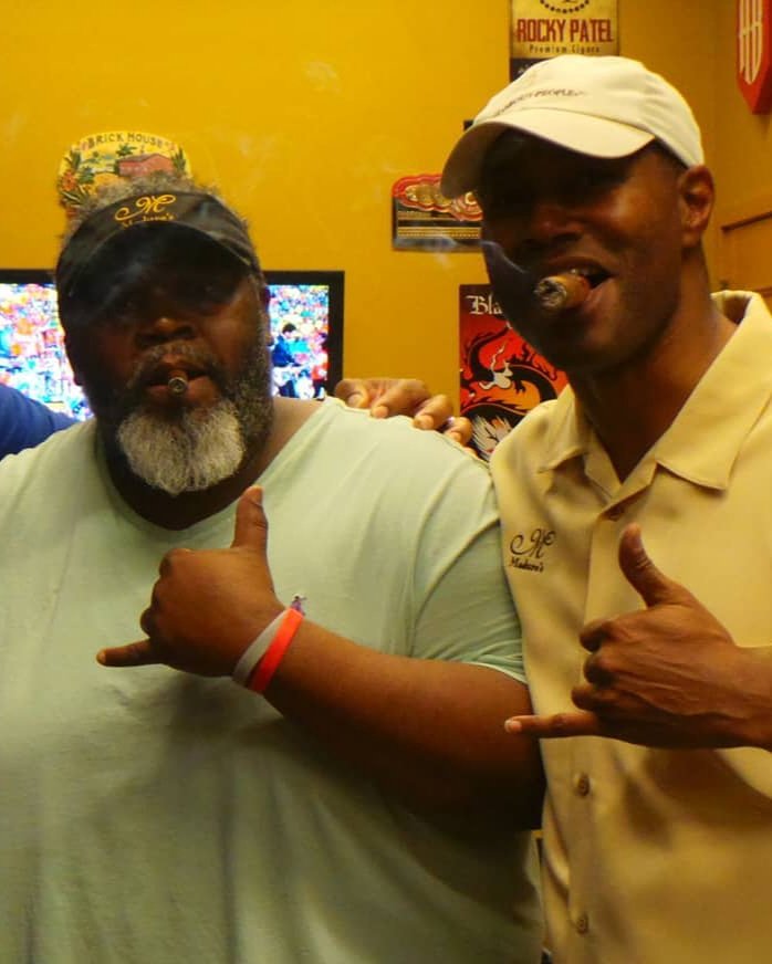 plronsports's tweet image. #TheKaveShow live today 11am special time from @madurosaz #MadurosFineCigar Listen Link:
tobtr.com/s/11211901
Special guest: #AlexisRobinson @_alexismarie24 @diamondmpr_
#Cigars #Smokes #Sticks #Cigar
#AlphaPhiAlpha #06