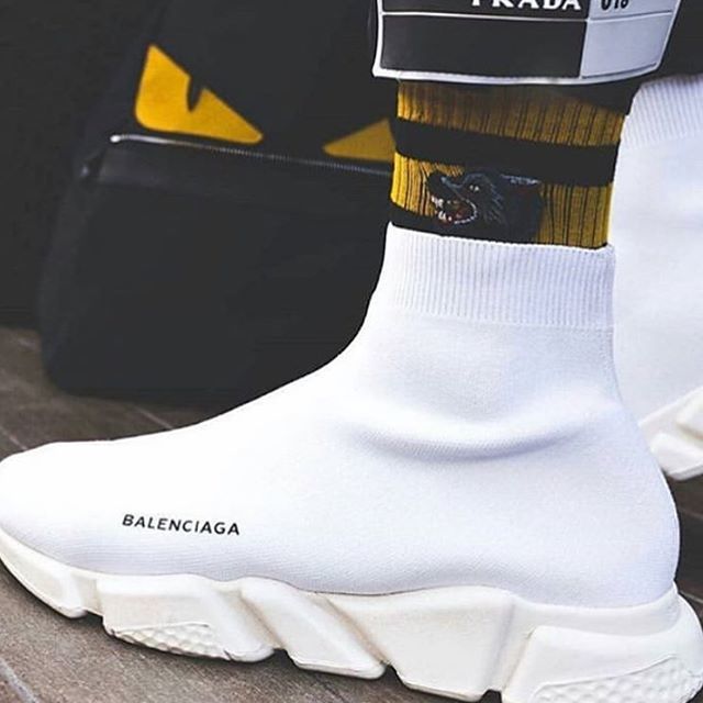 Yeah I only like the @balenciaga s that look like 🧦 Just like Cardi said 🤷🏾‍♀️ It just makes sense & it aesthetically pleasing. All the other styles cut em ✂️ & expand on these ‼️.
.
.
#critique #fashioncritique #fashioncritic #balenciaga #balenciagasnea… ift.tt/2GFGWFa