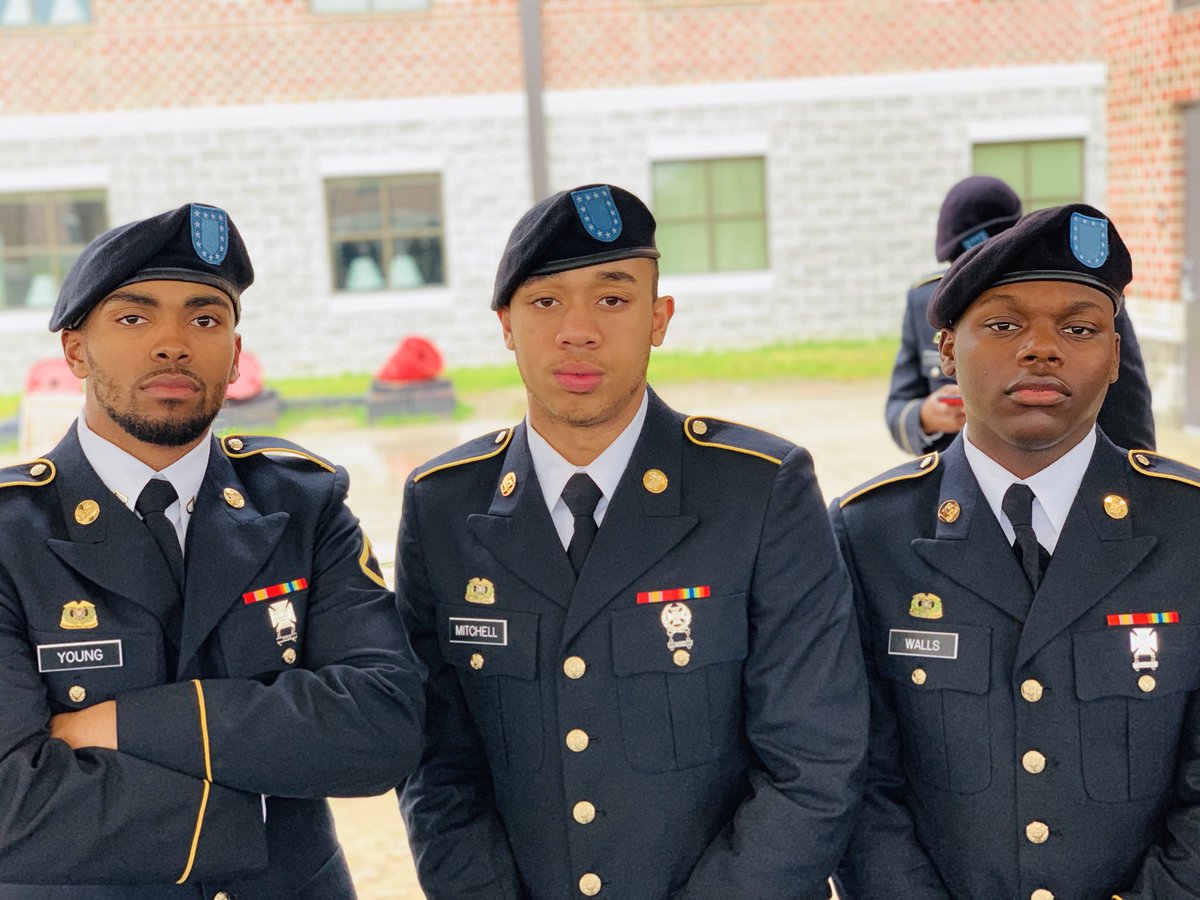 HYPEMANPRINCE1's tweet photo. Next step moving up โผ๏ธ๐ฏ๐ค๐ฝ#graduation #AIT #progress #blackarmy #meninmilitary https://t.co/1iefkwQEZa