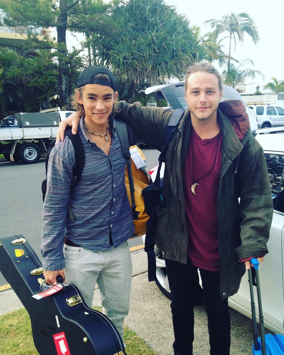 teamhoeandaway's tweet photo. @brentonthwaites @Tim_Franklin_ https://t.co/eidPGXOyuD