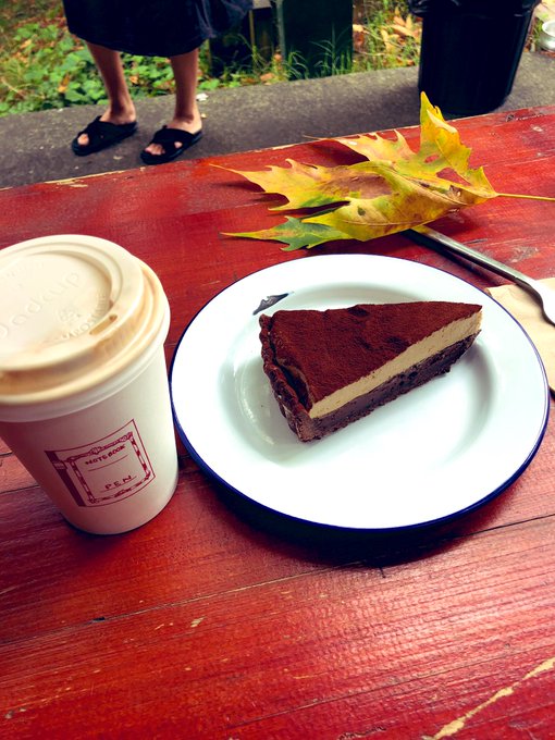 おはようございます。 朝からケーキを食べる。 https://t.co/dqgTjRp9kA<a href="/tag/%E3%82%B0%E3%83%A9%E3%83%89%E3%83%AB%E8%87%AA%E7%94%BB%E6%92%AE%E3%82%8A%E9%83%A8"class="tags"><span>#グラドル自画撮り部</span></a>