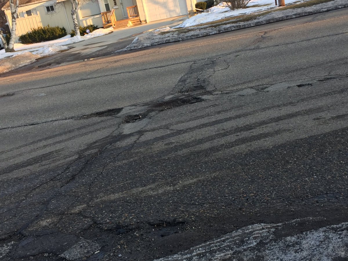 SarahJaegerTV's tweet image. Potholes abound in mid-Michigan right now. @MDOT_Bay wants your help in letting them know where repairs need to be made. @nbc25fox66