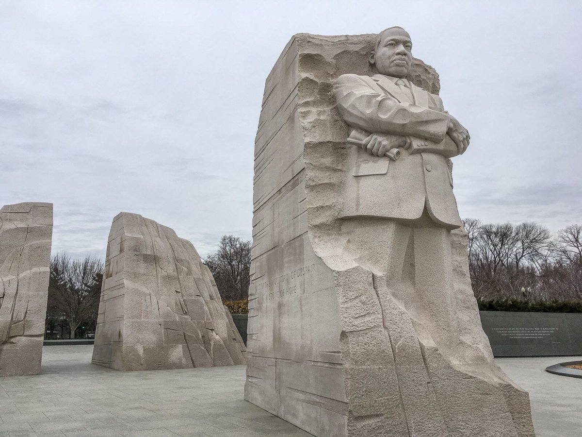 urimiscott's tweet photo. Two hours this morning on a #MonumentRun in DC. When I knew I was coming down to DC/NVa for @atlantic10 Indoor Track at GMU, I’d planned to run my standard long run out at @ManassasNPS.
Switched it up and ran from Roosevelt Is. hitting many of the Washington monuments. https://t.co/nHIFPDlMZa