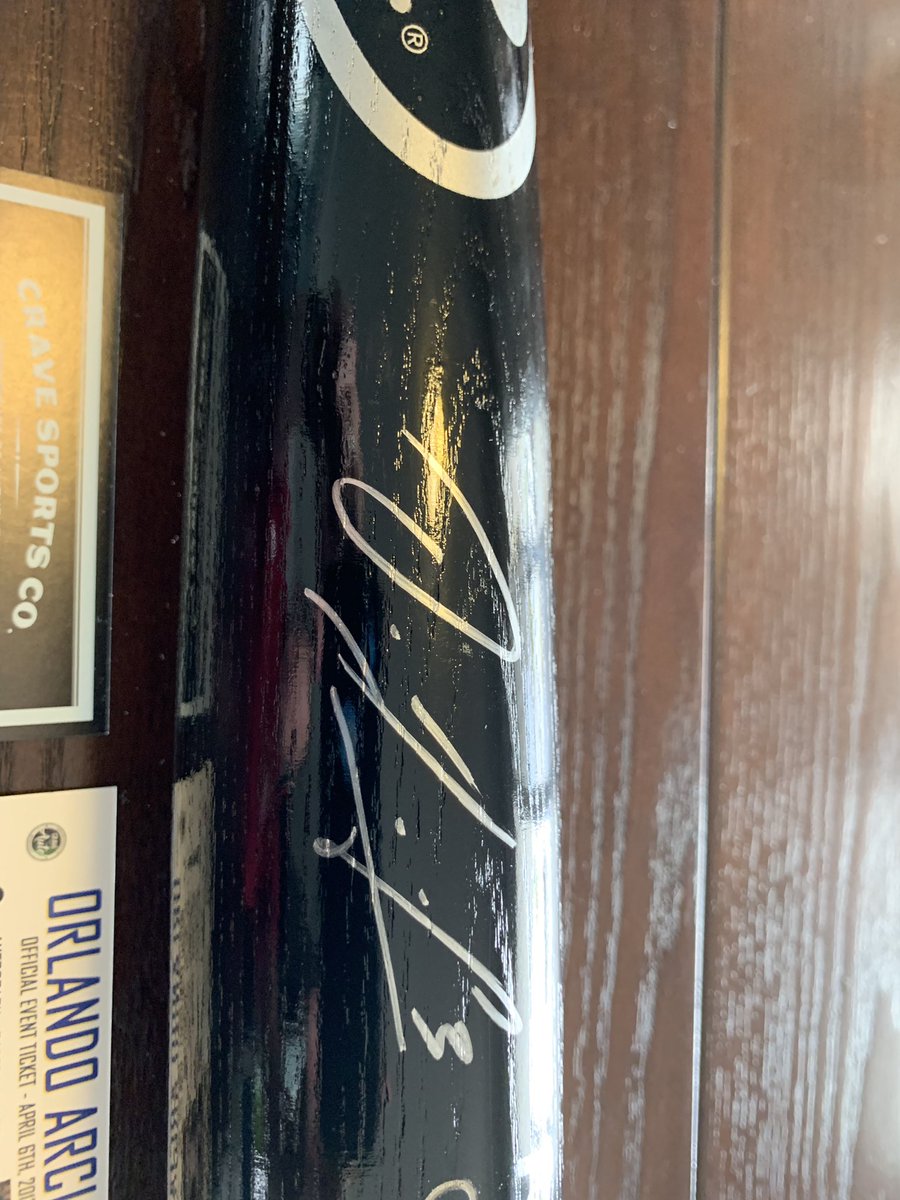SportsNerd34's tweet image. Milwaukee Brewers SS Orlando Arcia Rawlings full size bat. Crave sports authenticated.  $90 shipped OBO.  @CardConnector