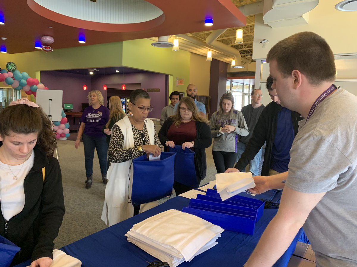 debinithaca's tweet photo. Thanks to all our volunteers for @SUNYsGotYourBck at @TC3_official today for packing over 450 comfort packs! Special thanks to @DrO_TC3 with special guests Molly from @RepTomReed’s office and Paula from @IthacaCollege #SUNYsGotYourBack #volunteer #RAKWeek2019 https://t.co/mXYQ5By1iI