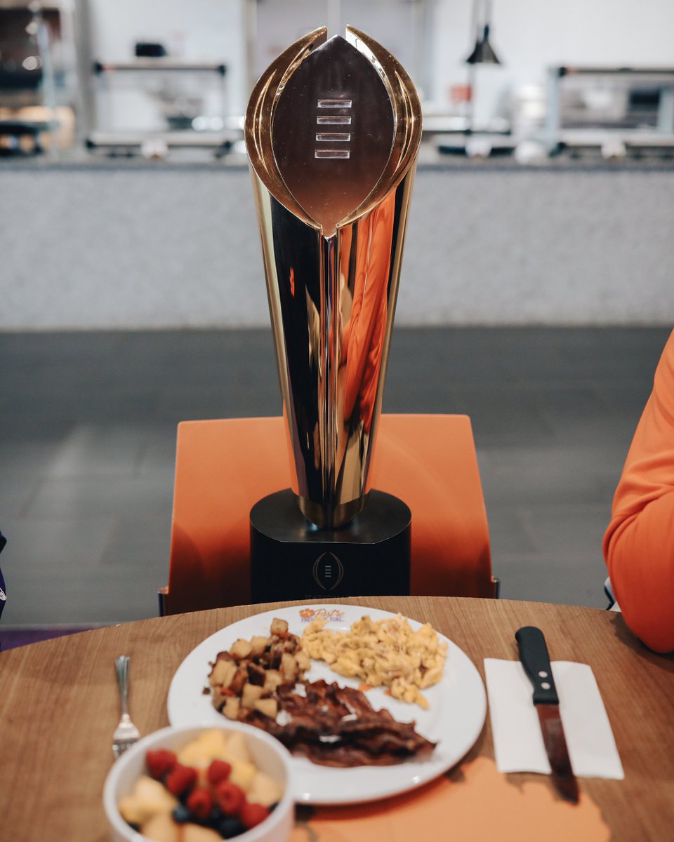 ClemsonFB's tweet photo. Part of a balanced, healthy and nutritious breakfast 🍳🥓🏆

#ALLIN https://t.co/IeqGveg4QE