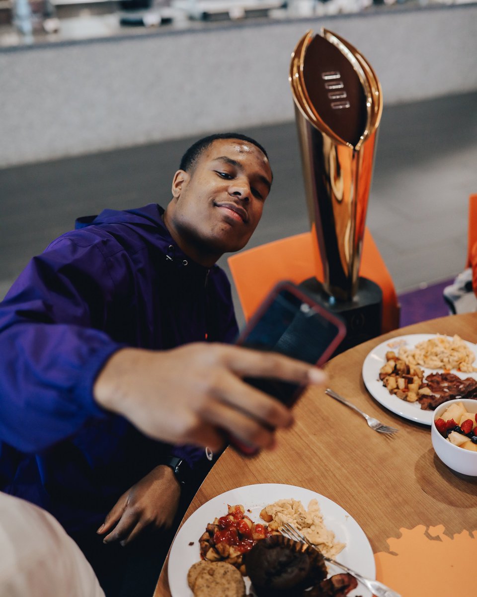 ClemsonFB's tweet photo. Part of a balanced, healthy and nutritious breakfast 🍳🥓🏆

#ALLIN https://t.co/IeqGveg4QE