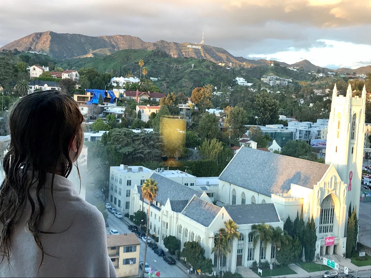CarrieEll1's tweet photo. Couldn’t pry us away from our window! Look at those Hollywood Hills! ⁦@Loews_Hotels⁩ ⁦@PKsList⁩ #hollywoodsign https://t.co/G8aO55KQiM