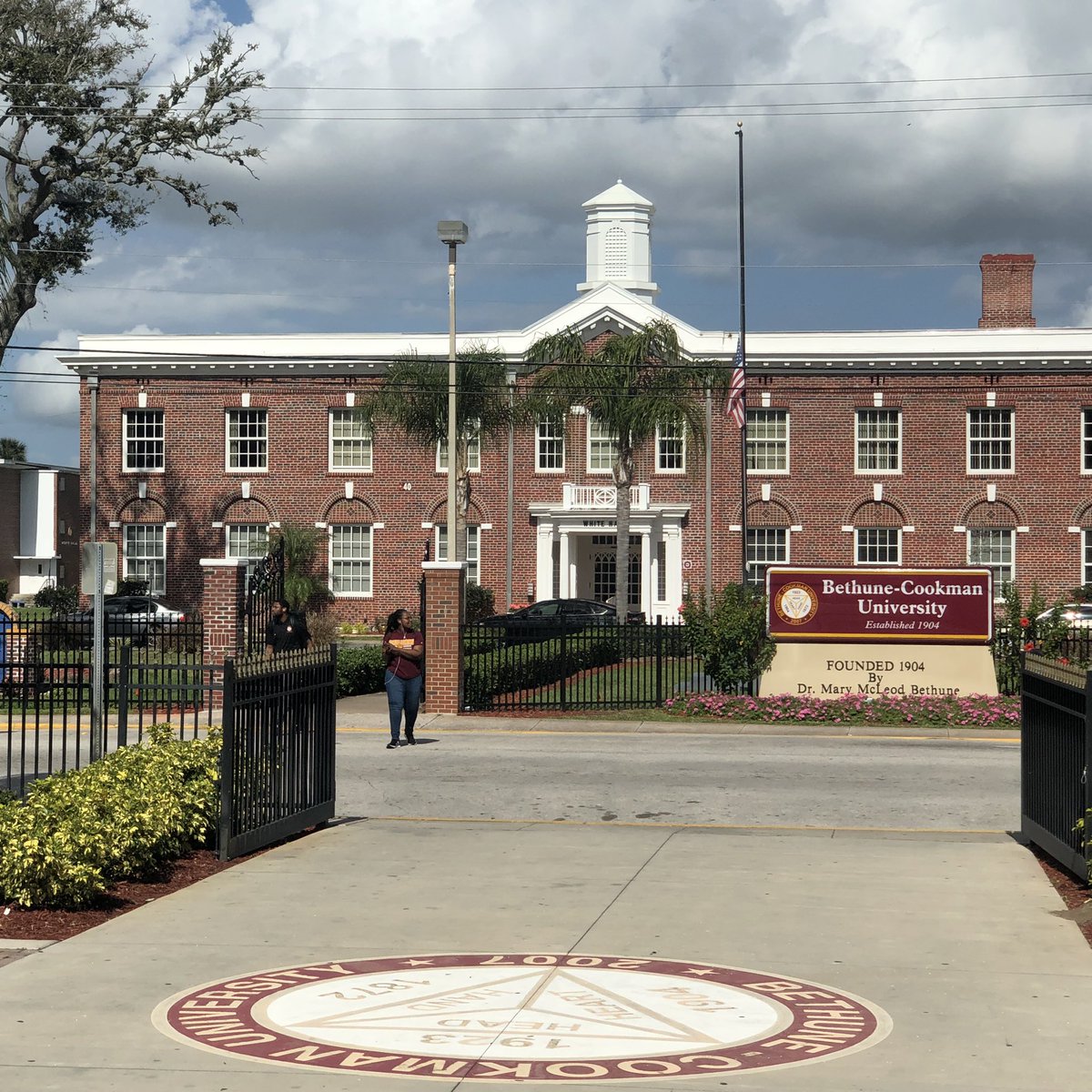 Crypto063776's tweet photo. 6th-grade AVID students went on their first college tour this year! They asked a lot of great questions about college life and Mary McLeod Bethune. Next month, we’re coming for you, Daytona State! @HHSK8Knights @H_Stafford_  #avid #avidsitecoordinator #TOAlife #chaperonelife https://t.co/C3nXTJ08Ee