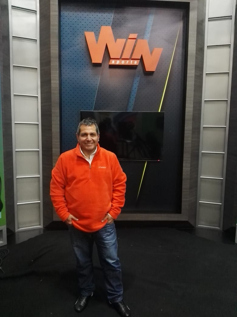 ricardosoler12's tweet photo. Hoy celebramos la unión de TC 2.000 Colombia con Win Sports por séptimo año consecutivo. Todo un récord... todo un honor. Y no era para menos... debía lucir si o si mi muy discreto buzo naranja. #TC2000xWIN #WinSports https://t.co/RkKIOLlKKz