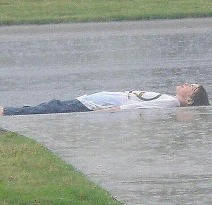 ITS_BURBUJA's tweet photo. Yo después de ver a yatra y pensar en todas las wnas de la tele que se lo van a jotear 
#PartyChilensisFtGala https://t.co/W6I6fP5aQ7