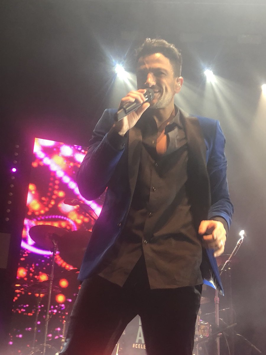 emperry_82's tweet photo. The best nite!! Thank u mr Andre❤️ #peterandre #celebrating25years #bathforum @MrPeterAndre #bestnight https://t.co/zSjeCgE97J