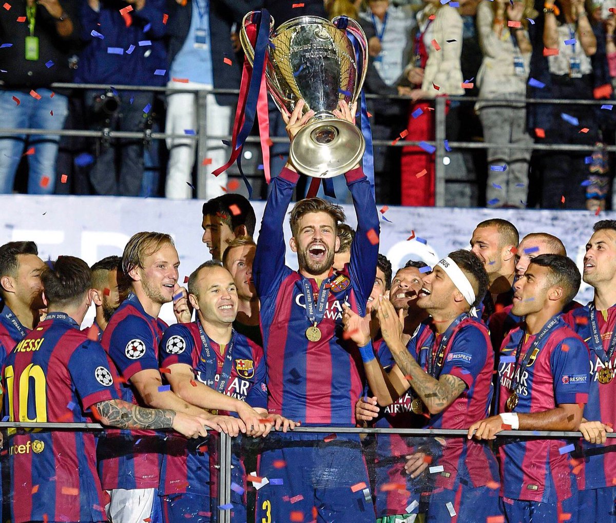 FernandoTarpi_'s tweet photo. Hola @aarbeloa17
El #RealMadrid “reinando” en Europa. Felicidades de parte de @FCBayernES @juventusfces @PSG_espanol @Atleti
Secciones ? Con 2 Pasaportes falsos y un campo atrás, tu Madrid podría acercarse a las 40 nuestras 😉
@3gerardpique ya levantaba Champions en Manchester 😘 https://t.co/KxD6MO8a2c