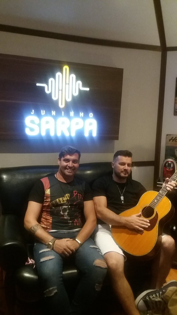 Paulaperafael's tweet photo. Gravação Musica nova @juninhosarpa https://t.co/ghYZdHOTy0