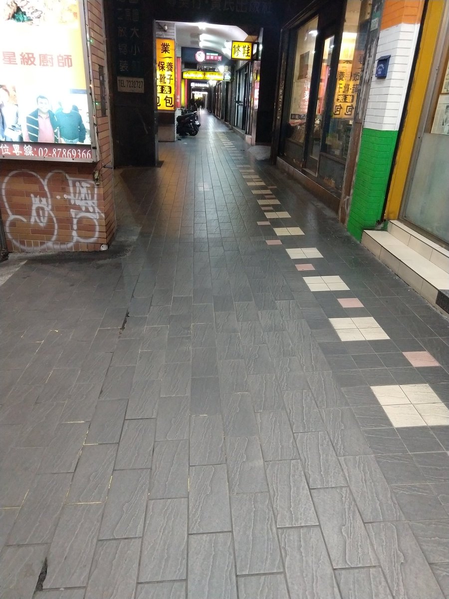 JambeckResearch's tweet photo. How is Taipei, Taiwan, a bustling city of nearly 2.7 million people, shops, cafes, food stands, etc. so free of litter? I didn't see one item on an over 1000m walk. Gutters free of human debris. I have a hypothesis... #PlanetorPlastic #PlasticPollution @DebrisTracker https://t.co/yzo9eRM034